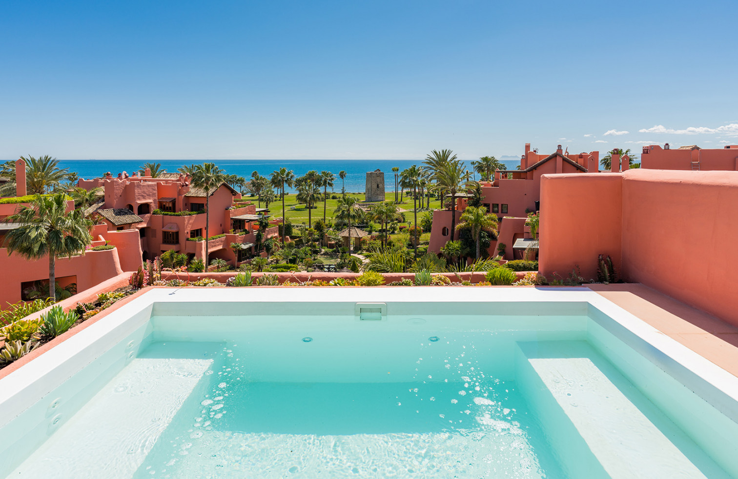 Torre Bermeja, rooftop pool with sea views, Estepona East